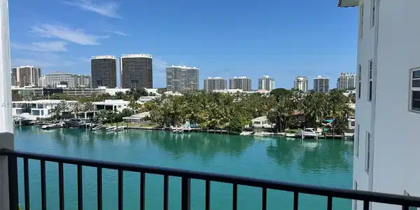 9341 E Bay Harbor Dr