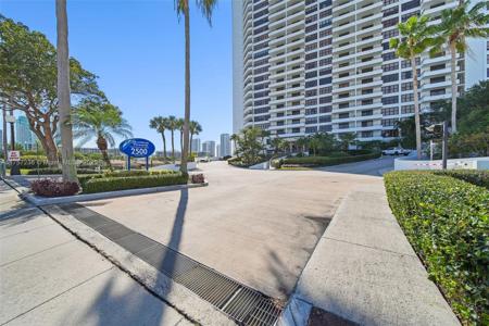 2500 Parkview Dr
