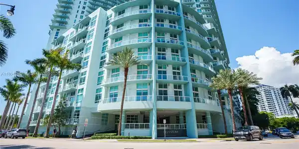 1900 N Bayshore Dr