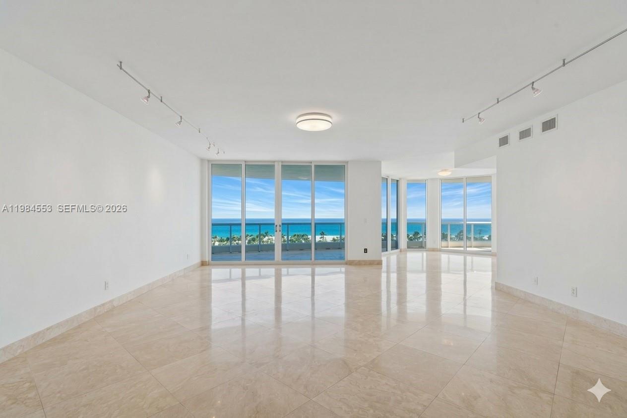 Image 3: Furniture has been digitally removed to show the space unfurnished