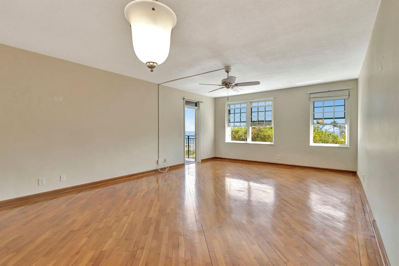 Image 4: Living-dinning room