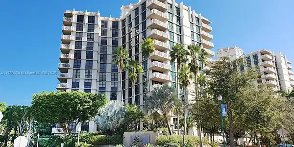 1121 Crandon Blvd