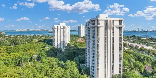 2000 Towerside Ter
