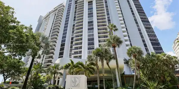 9 Island Ave