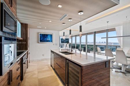 5875 Collins Ave