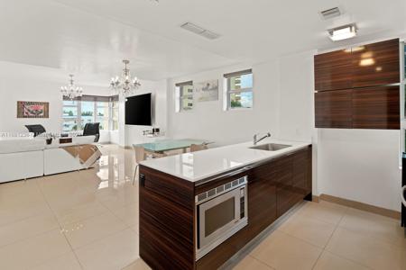 3739 Collins Ave