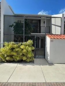 425 Grapetree Dr