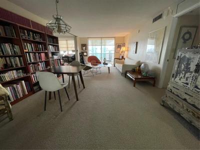 6039 Collins Ave