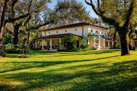 10100 Lakeside Dr