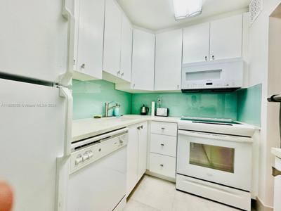 2899 Collins Ave