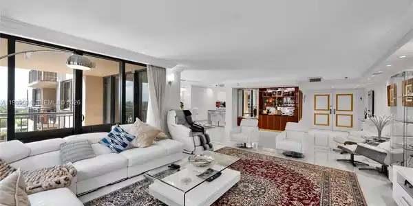 10175 Collins Ave