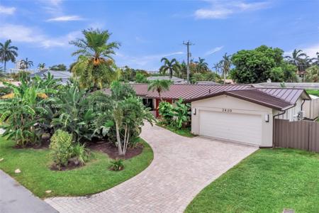 2820 NE 40th Ct
