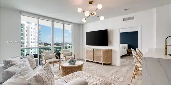 7900 Harbor Island Dr