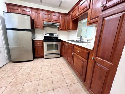319 NE 14th Ave
