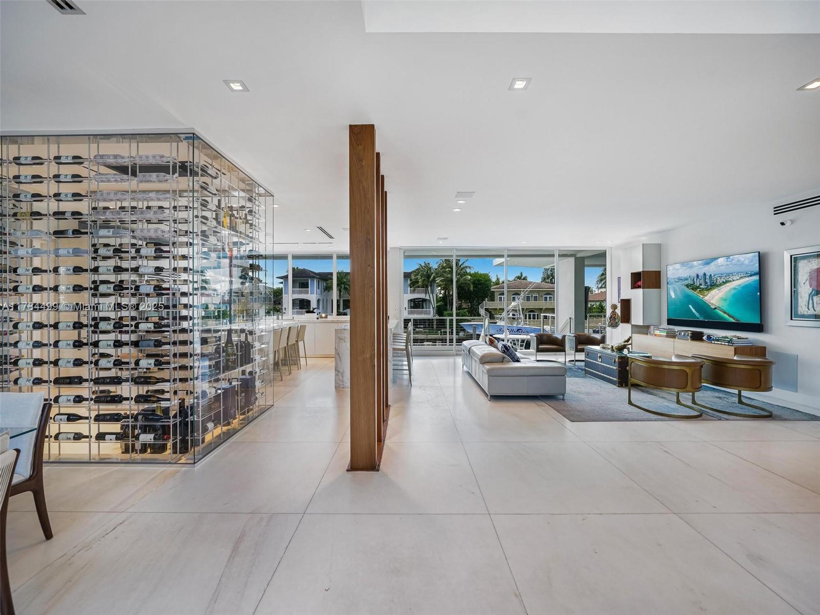 Image 3: Foyer entrance