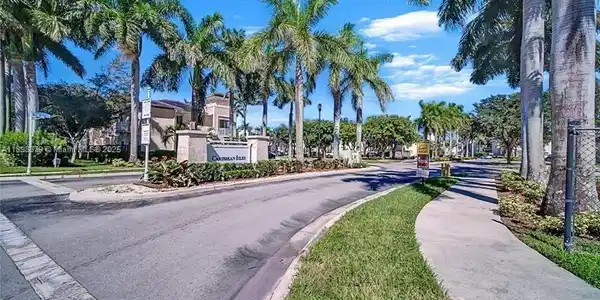 374 NE 27th Ave