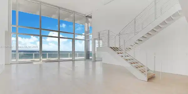 9001 Collins Ave