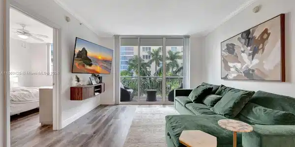 2000 N Bayshore Dr