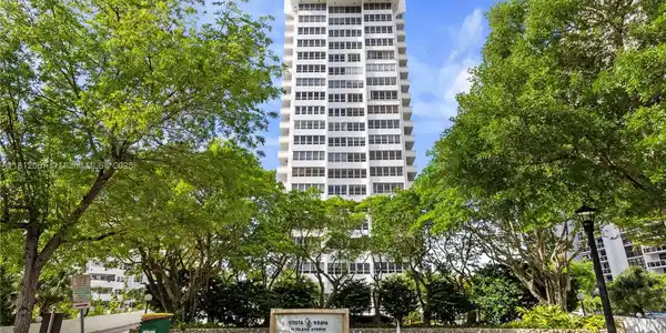 11 Island Ave