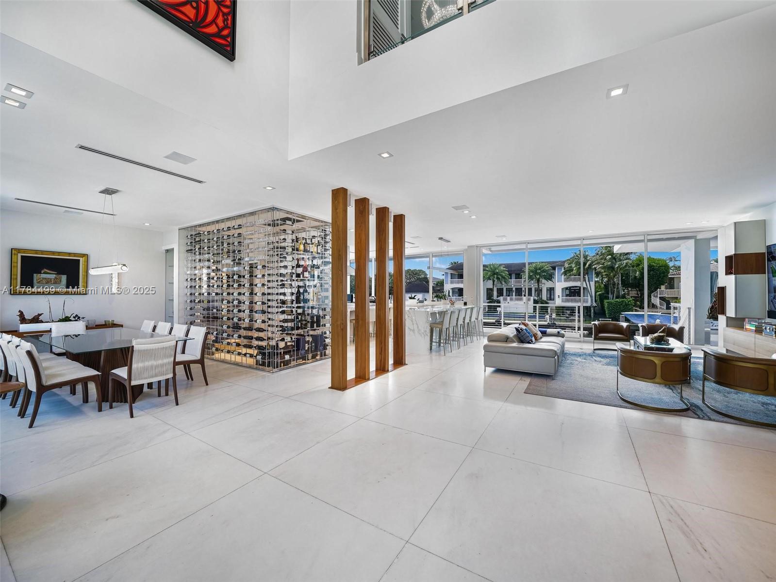 Image 4: Foyer entrance