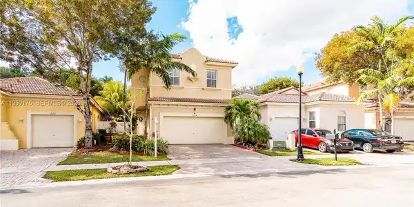 1128 NE 39th Ave