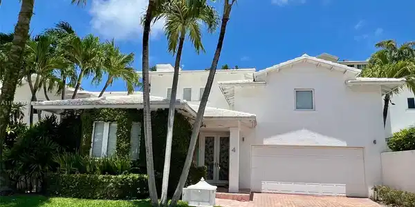 4 Coconut Ln