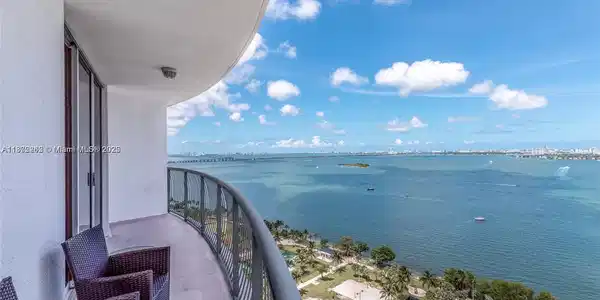 1750 N Bayshore Dr