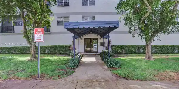8950 NE 8th Ave