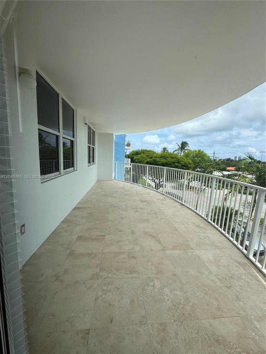 Image 4: Spacious balcony