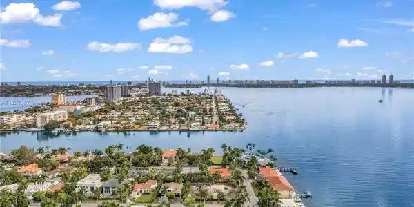 7431 Coquina Dr