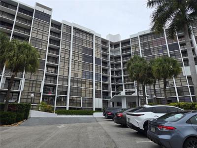 400 Leslie Dr