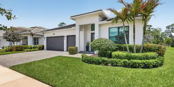 2341 SE Canopy Cove