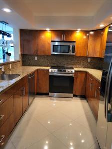 800 Parkview Dr