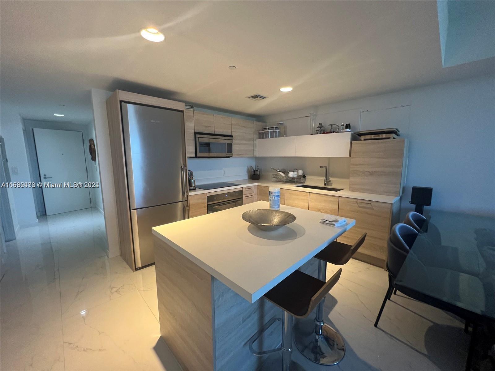 Image 2: ISLAND KITCHEN