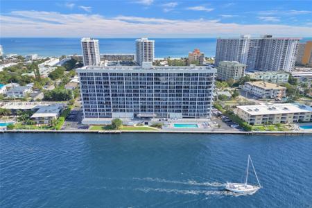 521 N Riverside Dr