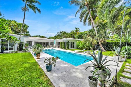 203 Ridgewood Rd