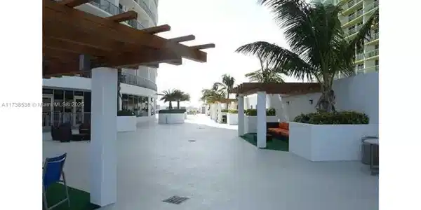 1750 N Bayshore Dr