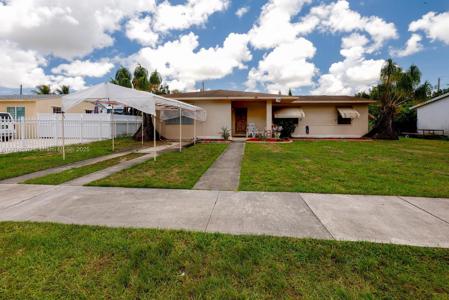 1005 NE 13th Ave