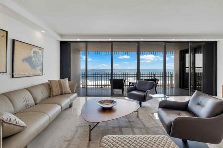 3 Grove Isle Dr