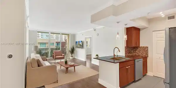 2000 N Bayshore Dr