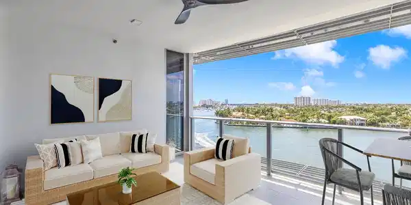435 Bayshore