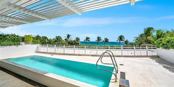 9001 Collins Ave