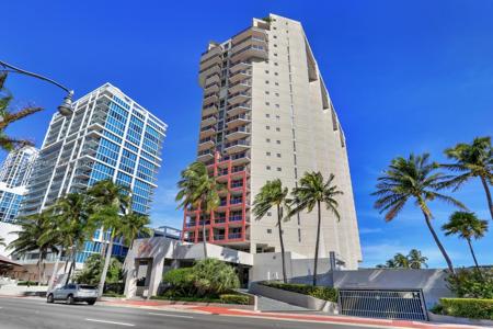 6767 Collins Ave