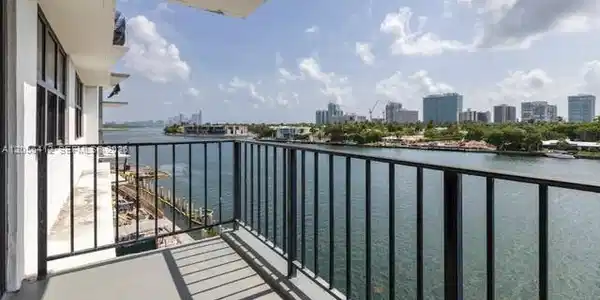10101 E Bay Harbor Dr