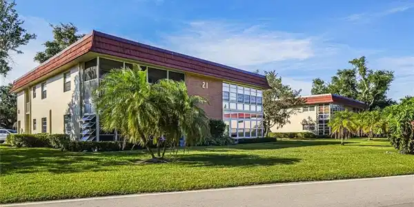 21 Pine Arbor