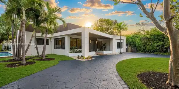 12600 Ixora Rd