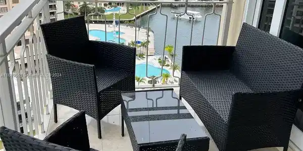 11111 Biscayne Blvd