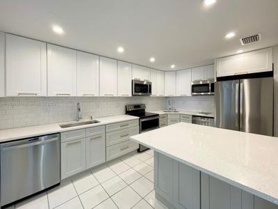 5001 Collins Ave