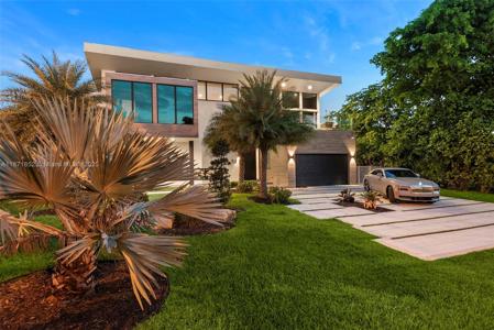 521 Holiday Dr