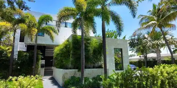 570 S Shore Dr